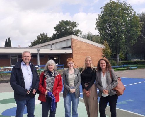 Ortsbegehung an der GGS Oedt gemeinsam mit der Schulleiterin Frau Weidinger, der Gemeinde Grefrath mit dem Fachbereichsleiter Herr Enger, sowie der Bezirksregierung Frau Evel-Neite, Frau Jenisch und Silvia Bors Regionalmanagerin LEADER Region Mittlerer Niederrhein